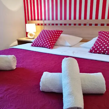 Apartman Tina * Betina (Sibenik-Knin)